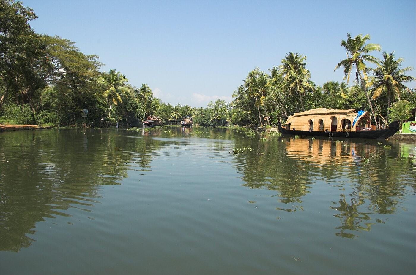 Premium 1 BHK houseboat on the Kumarakom backwaters