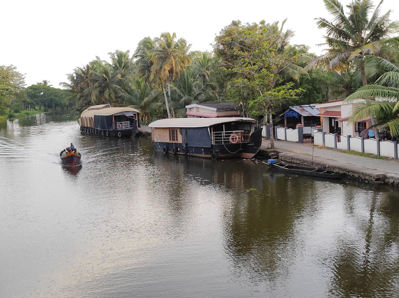 Premium 3 BHK houseboat on the Kumarakom backwaters